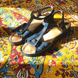 Vintage Navy Leather Openwork T-Strap Sandals